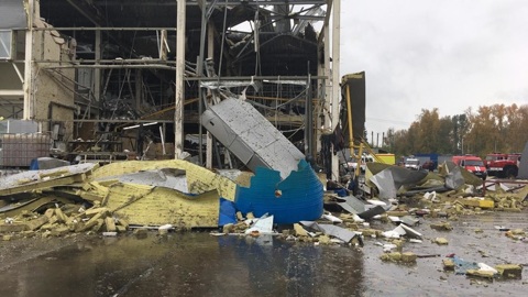 В производственном цехе в Новосибирске рухнули стены