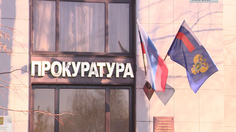 Пенсионерка едва не убила мальчика металлической палкой за кражу клубники