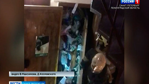 В захламленной квартире в Купчино нашли труп мужчины