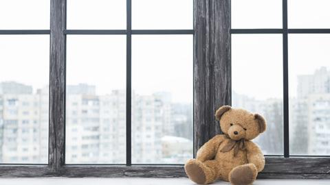 Следователи проводят проверку по факту падения 5-летнего мальчика из окна в Варваровке
