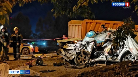 В Барнауле в страшной аварии погибла семья