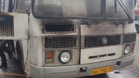 Пассажирский автобус загорелся в Торжке