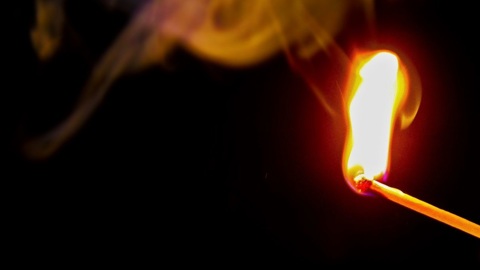 Севастополец после ссоры поджог машину знакомого