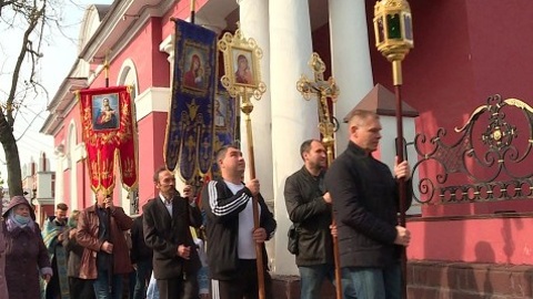 В Калуге прошел крестный ход в честь Рождества Богородицы