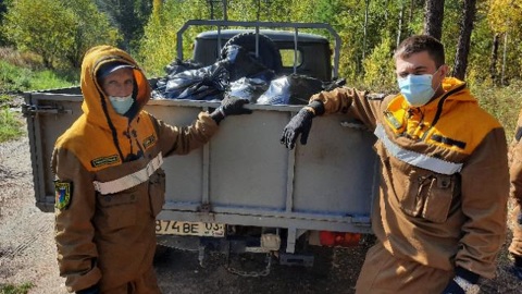 В Бурятии из леса вывезли грузовик мусора