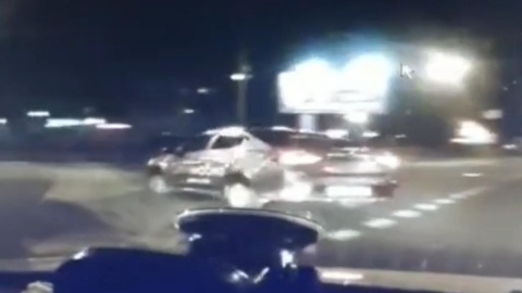 Таксист на ходу вытолкнул пассажирку во время полицейской погони в Петербурге