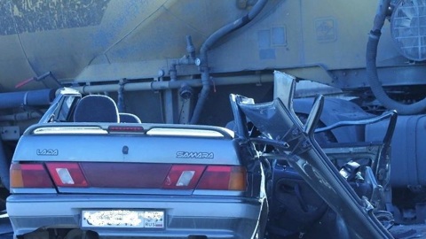 "ВАЗ" остался без крыши после ДТП с грузовиком в Бежецке