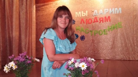 Расстроился: проигравший чиновник прокомментировал победу уборщицы на выборах