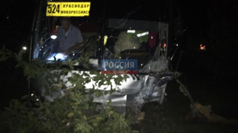 Два человека погибли в ДТП с рейсовым автобусом на Кубани