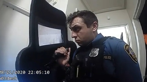 В США полицейские застрелили чернокожего, вооруженного ножом для масла. Видео