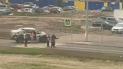 Фитнес-тренер нарушил ПДД и поколотил женщину на глазах ее детей в Петербурге. Видео