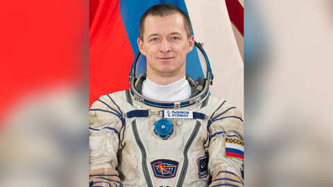 Евангелие, камень и земля: командир "Союза" рассказал, что возьмет на орбиту