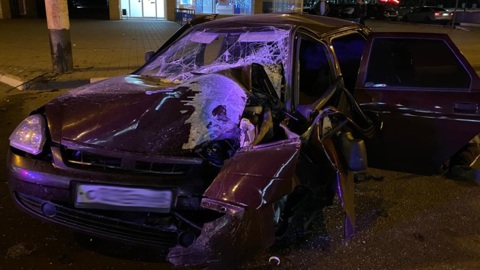 В Тамбове Lada Priora влетела в световую опору: водитель авто погиб