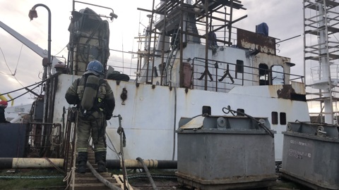 Мурманская транспортная прокуратура разбирается в причинах возгорания на траулере "Несь"