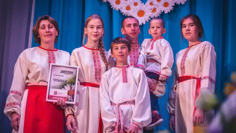 Многодетная семья из Кувы победила во Всероссийском конкурсе "Семья года"