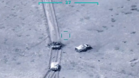 Горящая техника и подбитые боевые машины: новое видео от Минобороны Азербайджана. ЧП