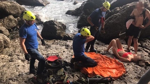 Допрыгалась: в Крыму женщина получила травмы, когда ныряла со скалы в море