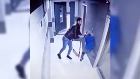 Полиция рассказала подробности об избиении подростка в подъезде многоэтажки
