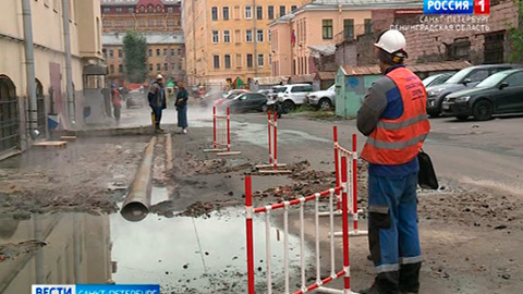 В Адмиралтейском районе во время испытаний теплосетей лопнула труба с горячей водой