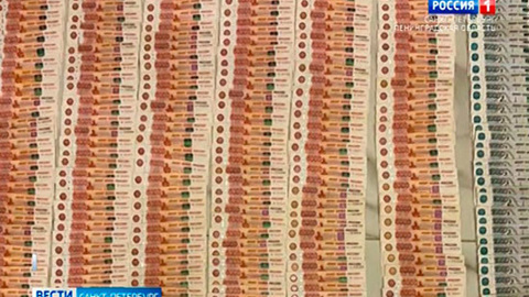 Полицейские задержали телефонных мошенников, снимавших наличные с карт петербуржцев