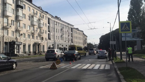 В Калининграде на пешеходном переходе сбили девушку