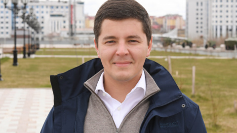 Губернатор Ямала Дмитрий Артюхов поздравил северян с Днем учителя