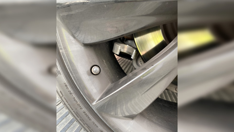 Подвеска Tesla развалилась на скоростном шоссе