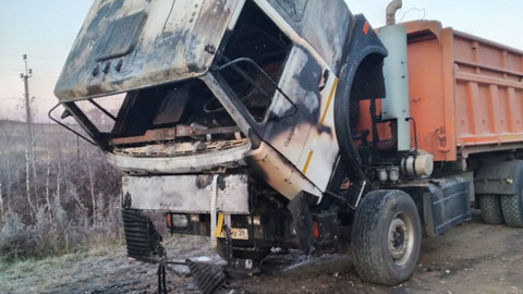 Пожарные успели потушить грузовик с 32 тоннами пшеницы на трассе в Завитинском районе