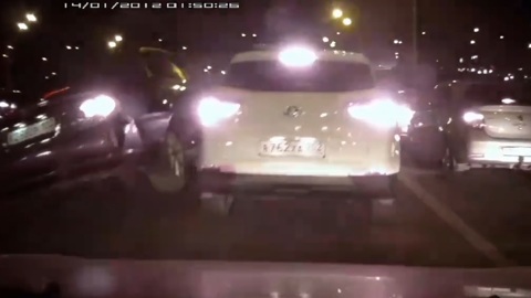 "На мушке его держал": пьяный лихач протаранил 15 машин на угнанном автомобиле