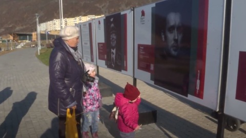 В Магадане открылась фотовыставка "Герои России, какими их не видел никто"