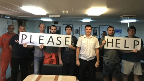 У российских моряков, застрявших в порту Стамбула, заканчивается еда и вода