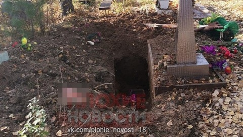 Ужас на кладбище. Голодный медведь раскопал могилы на Урале