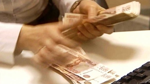 Директор костромского магазина приоделся за казенный счет и уволился