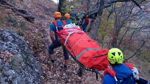 Двое туристов сорвались с обрыва в Крыму