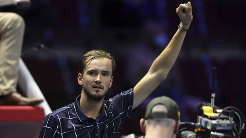 Медведев обыграл Зверева на старте Итогового турнира ATP