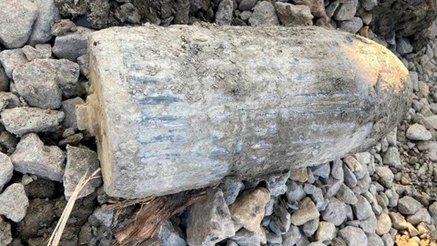 Под завалами питерского СКК нашли артиллерийский снаряд