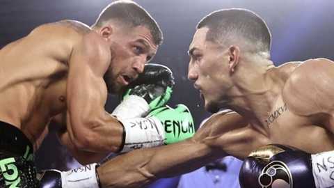 Ломаченко проиграл Лопесу бой за титул абсолютного чемпиона мира по боксу