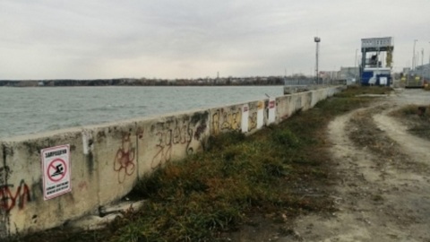 Три человека упали с дамбы Новосибирской ГЭС во время фотосессии