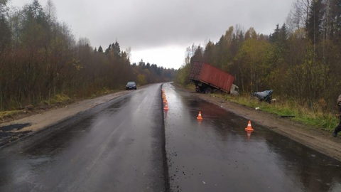 В Тверской области в ДТП с "КамАЗом" погибла женщина