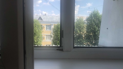 В Кохме мужчина сорвался при спуске с третьего этажа по веревочной лестнице