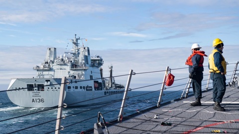 Американский эсминец "Росс" вошел в Баренцево море