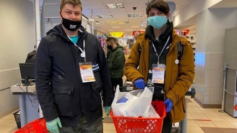 В Костроме волонтёры вновь начали развозить продукты старикам