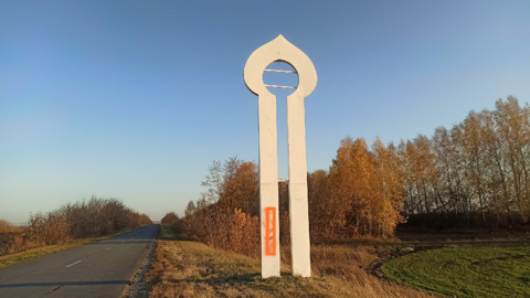 В Мордовии на стеле характерной формы закрасили слово из трех букв