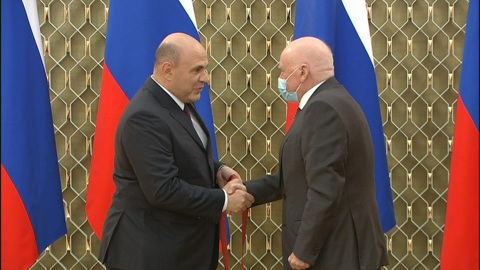Мишустин вручил награды медицинским работникам