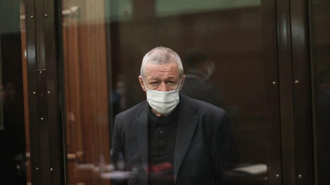 Ефремов бодр, весел и уважаем