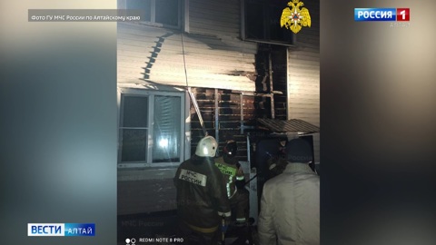 В Алейске из-за пожара эвакуировали двухэтажный дом