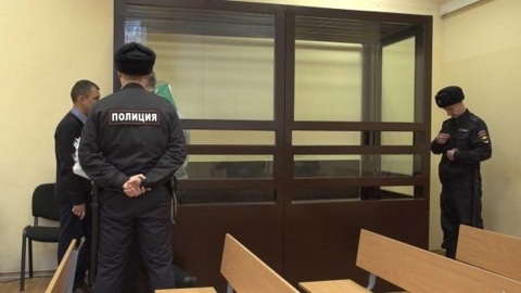 Детский врач проведет 12 лет в колонии за контрабанду и наркоторговлю