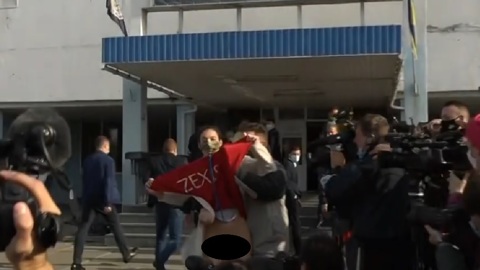 Зеленскому в прямом эфире показали гениталии
