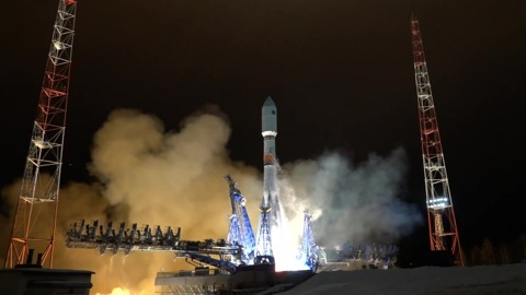 С космодрома Плесецк стартовал носитель "Союз-2"
