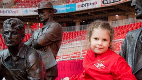 "Спартак" помог своей 6-летней болельщице в сборе средств для протезирования руки